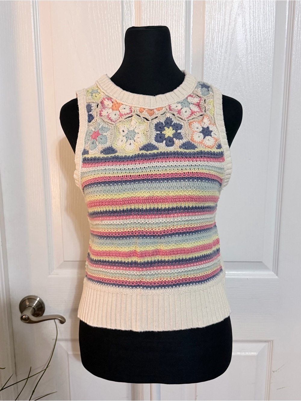 American Eagle Crochet Granny Square Sweater Vest XS Pastel Boho Floral